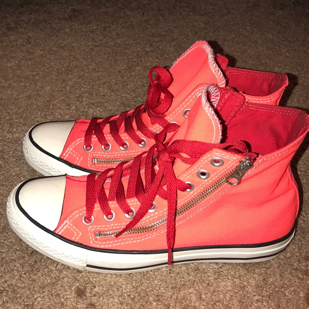 Red converse - Picture 4 of 7